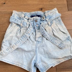 Hollister ultra high rise mom denim short 3” NWOT